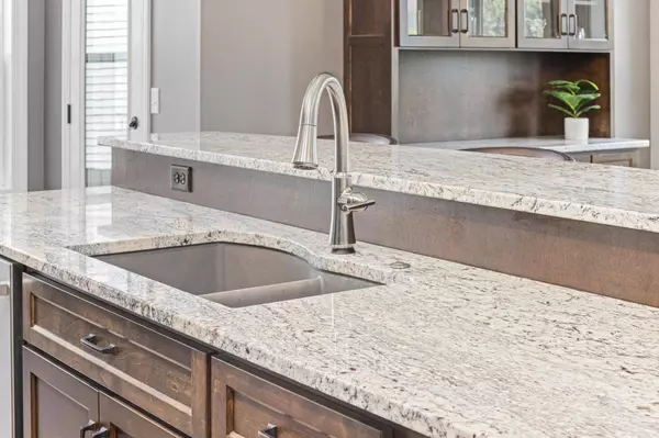 16291 Parkview DR SE, Prior Lake, MN 55372