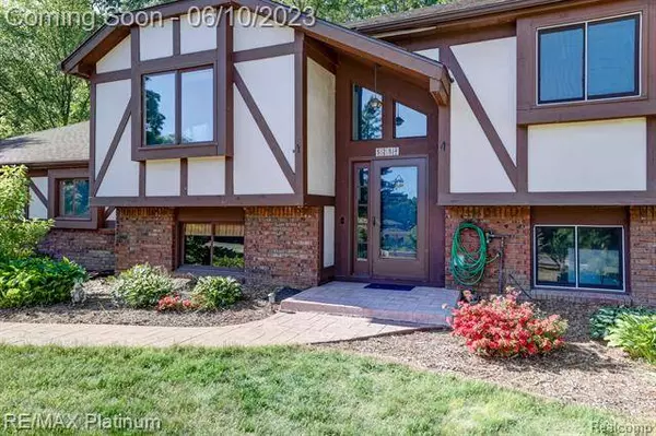 5254 NAVAJO Trail, Pinckney, MI 48169