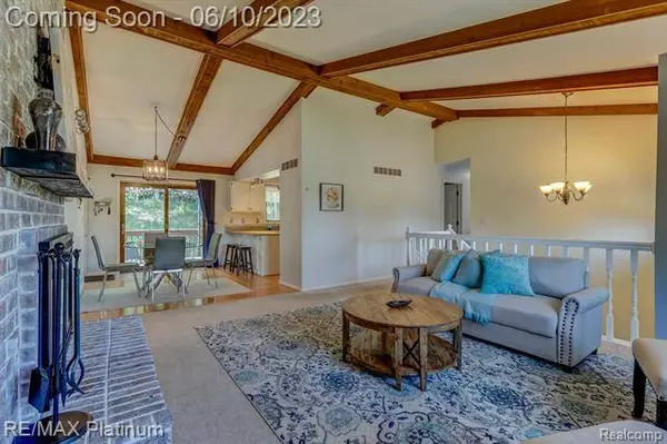 5254 NAVAJO Trail, Pinckney, MI 48169