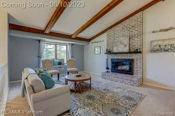 5254 NAVAJO Trail, Pinckney, MI 48169