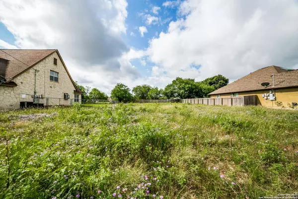 8512 BLUFFSIDE BLVD, San Antonio, TX 78154