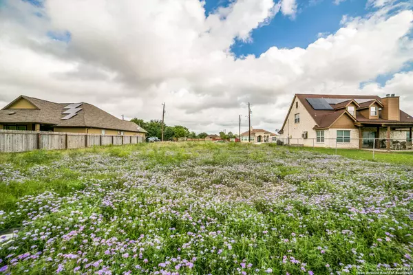 8512 BLUFFSIDE BLVD, San Antonio, TX 78154