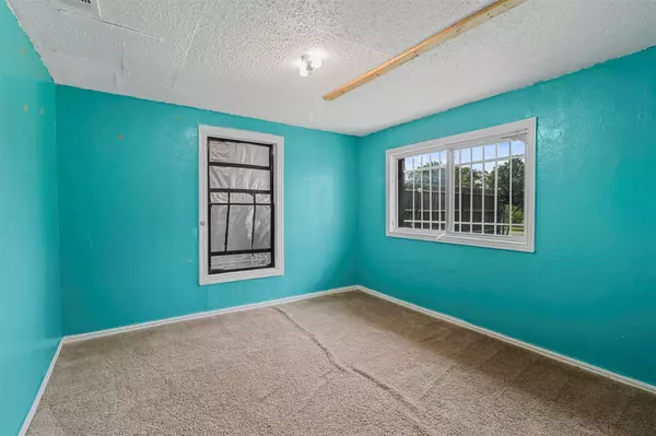 5202 Flagstone Drive, Fort Worth, TX 76114