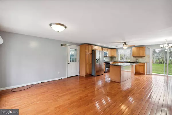 2756 LENHART RD, Colmar, PA 18915