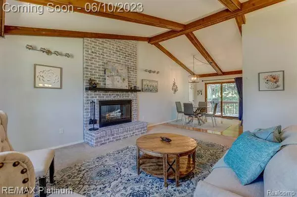 5254 NAVAJO Trail, Pinckney, MI 48169