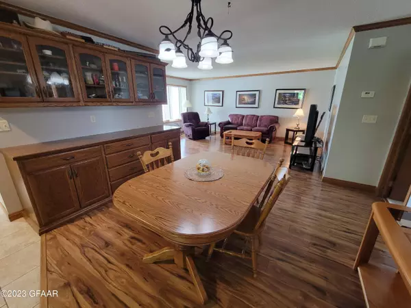 2545 PEMBROOKE Drive, Grand Forks, ND 58201