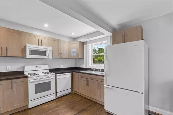 2595 E Woodland CIR, East Point, GA 30344