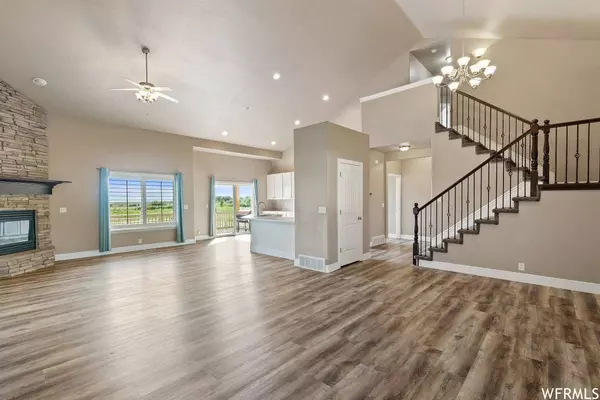 1042 S VIEW CREST LN, Kaysville, UT 84037