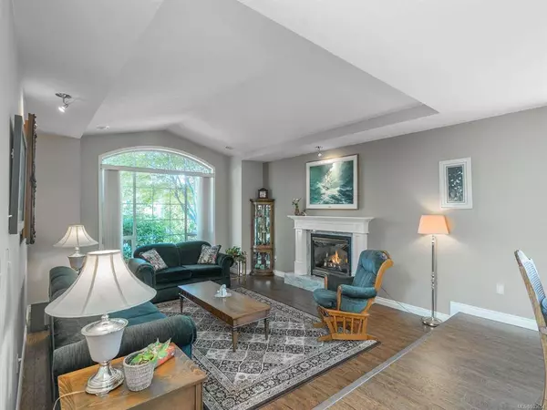 675 Redwood Dr, Qualicum Beach, BC V9K 1A2