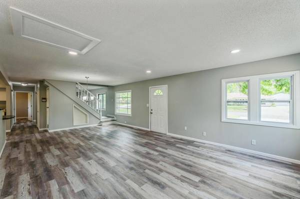 10210 Redwood ST NW, Coon Rapids, MN 55433