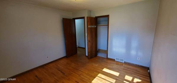 1911 COTTONWOOD Street, Grand Forks, ND 58201