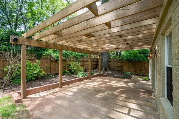 2595 E Woodland CIR, East Point, GA 30344