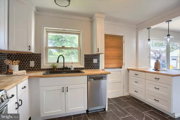 3609 COLONIAL RD, Harrisburg, PA 17109