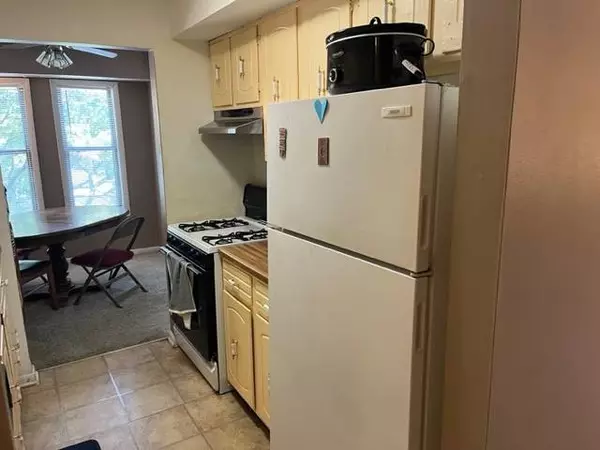 2214 Country Club DR #13, Woodridge, IL 60517