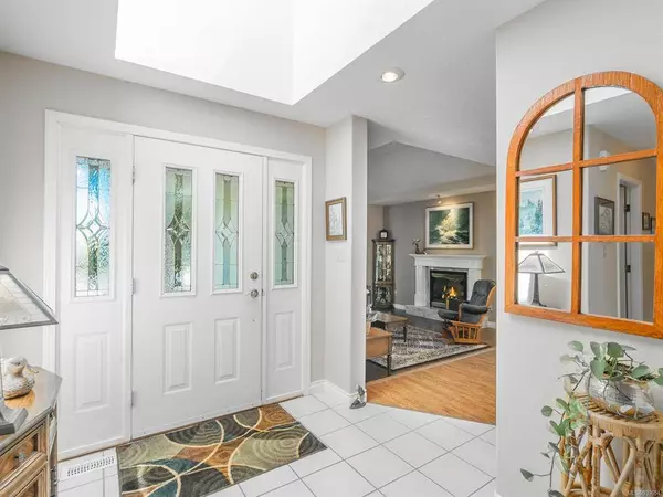 675 Redwood Dr, Qualicum Beach, BC V9K 1A2