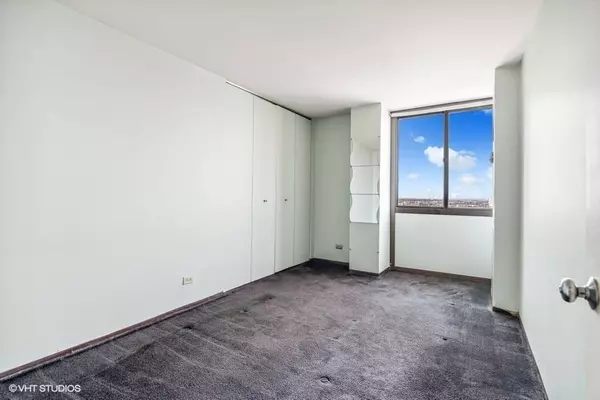 4800 S Lake Park Avenue #2212, Chicago, IL 60615