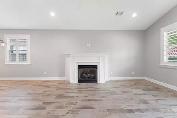 1121 E Maxwell St, Pensacola, FL 32503