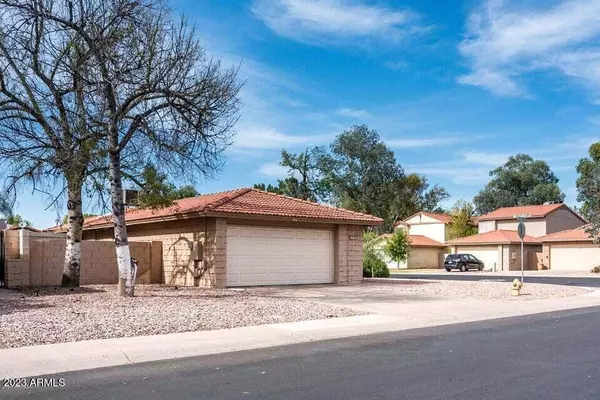 2702 W ESTRELLA Drive, Chandler, AZ 85224