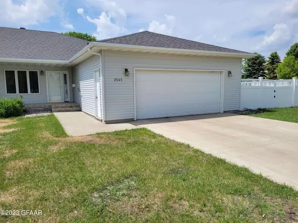2545 PEMBROOKE Drive, Grand Forks, ND 58201