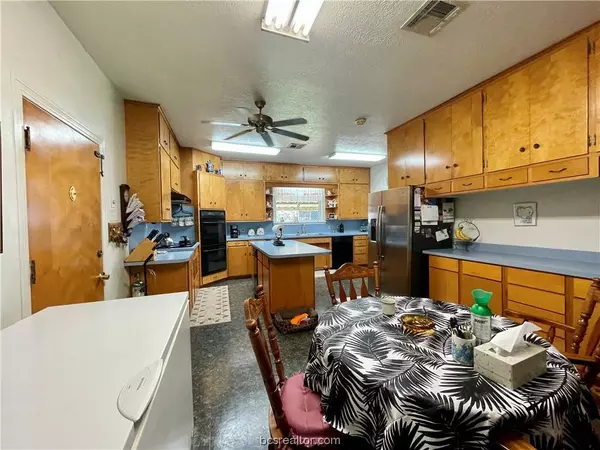 2450 Highway 290, Brenham, TX 77833