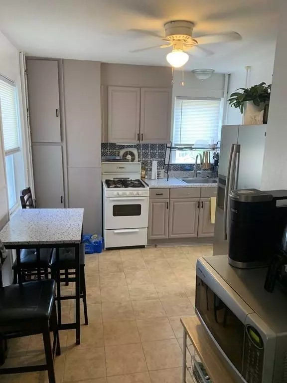 23 Morton St, Taunton, MA 02780