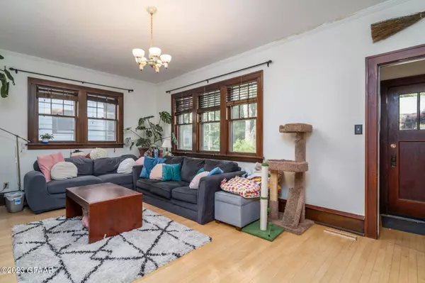 817 BELMONT Road, Grand Forks, ND 58201