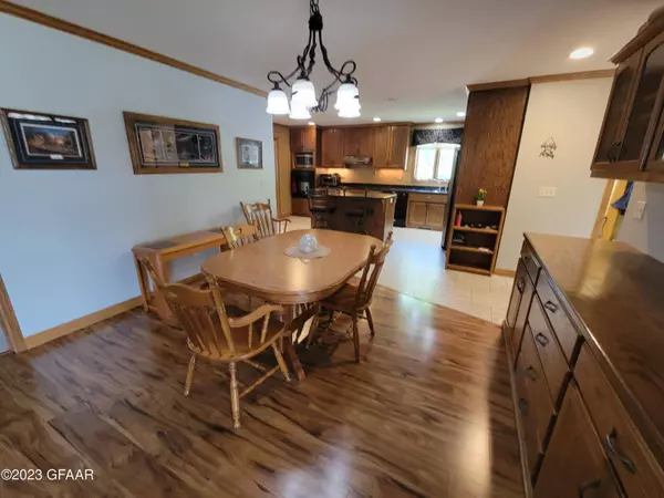 2545 PEMBROOKE Drive, Grand Forks, ND 58201