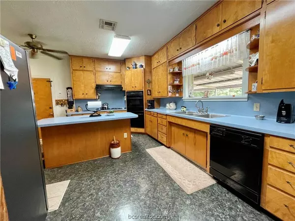 2450 Highway 290, Brenham, TX 77833