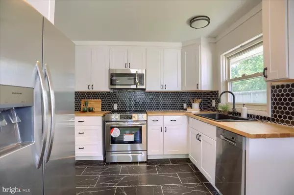 3609 COLONIAL RD, Harrisburg, PA 17109