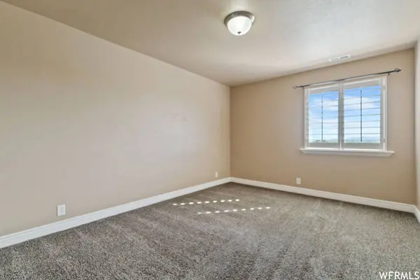 1042 S VIEW CREST LN, Kaysville, UT 84037