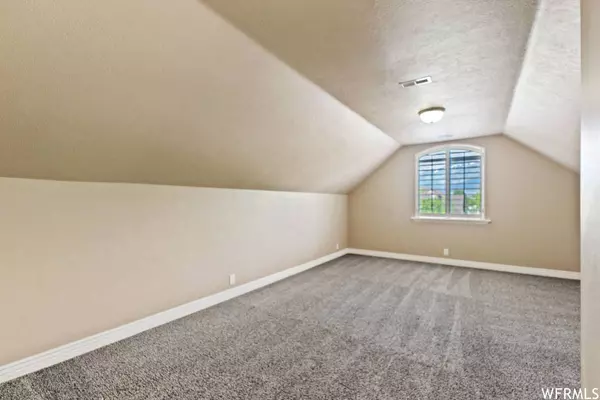 1042 S VIEW CREST LN, Kaysville, UT 84037