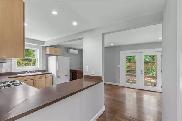 2595 E Woodland CIR, East Point, GA 30344