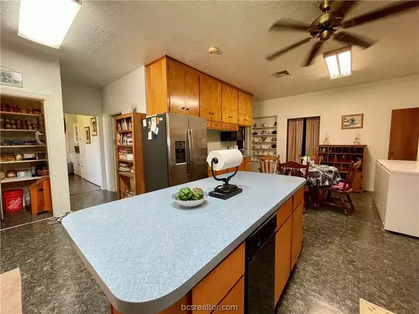 2450 Highway 290, Brenham, TX 77833