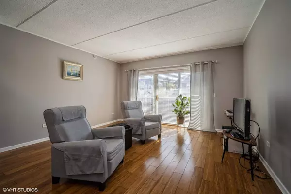 8300 CONCORD DR #209, Morton Grove, IL 60053