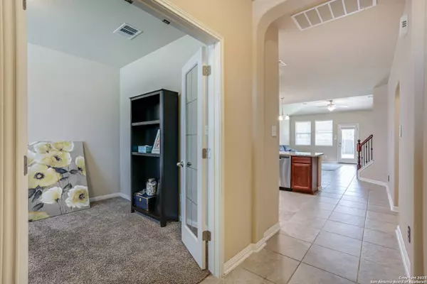 9835 RED IRON CRK, Converse, TX 78109-1067