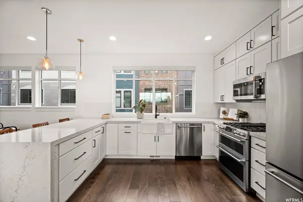 4686 S GROSVENOR CT, Holladay, UT 84117