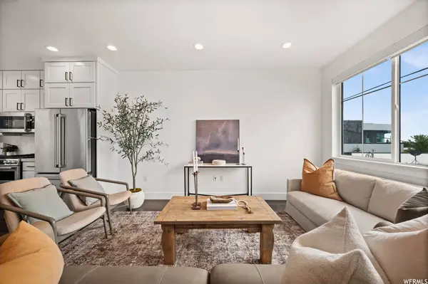 4686 S GROSVENOR CT, Holladay, UT 84117