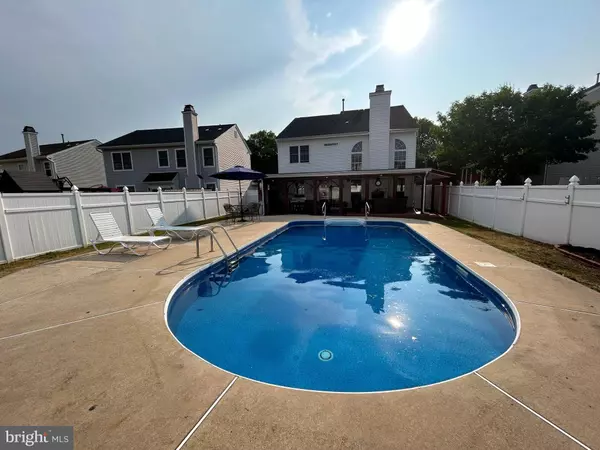 1 ARROWHEAD DR, Burlington, NJ 08016