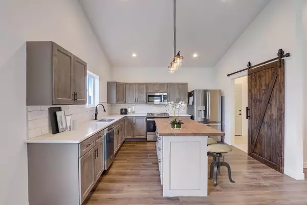 311 Pebble Brook Ln, Lodi, WI 53555