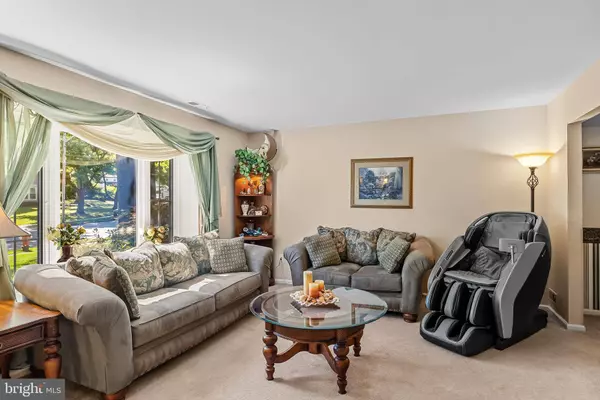 33 SHEFFIELD LN, Mount Laurel, NJ 08054