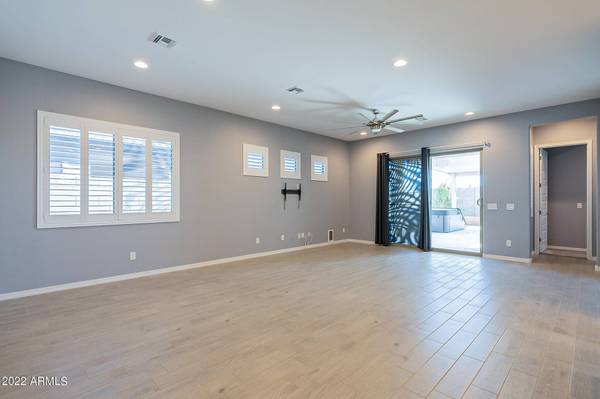 40481 N SPOTTED Lane, San Tan Valley, AZ 85140