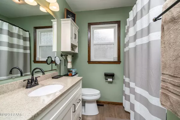 1414 6TH Avenue N, Grand Forks, ND 58203