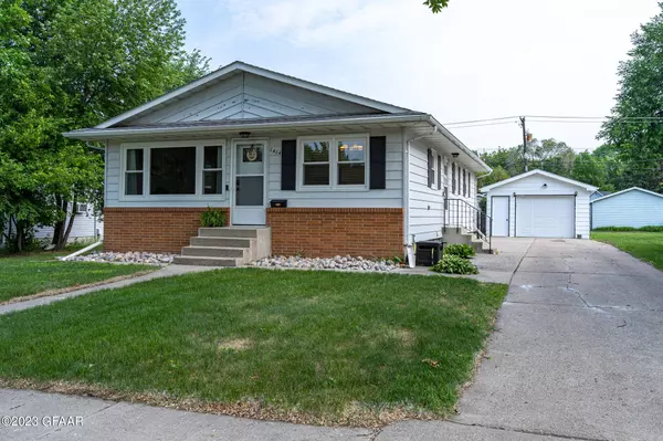 1414 6TH Avenue N, Grand Forks, ND 58203