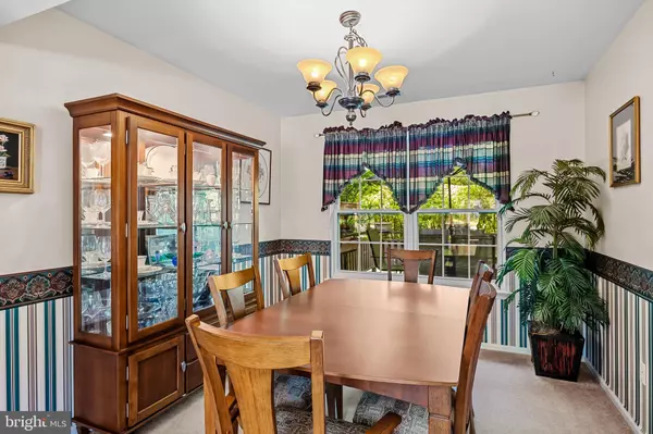 33 SHEFFIELD LN, Mount Laurel, NJ 08054