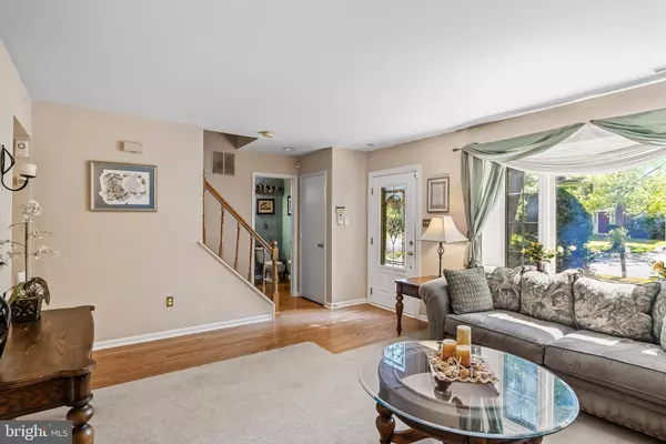 33 SHEFFIELD LN, Mount Laurel, NJ 08054