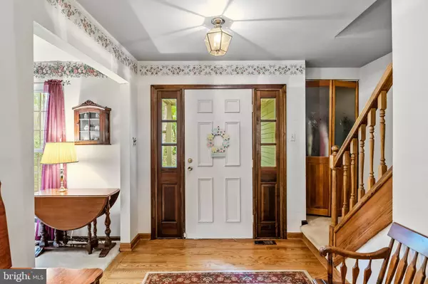 8 OLDE TOWNE CT, Medford, NJ 08055