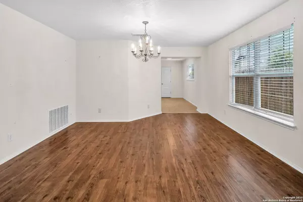 127 CLOVER CRK, San Antonio, TX 78245-2200