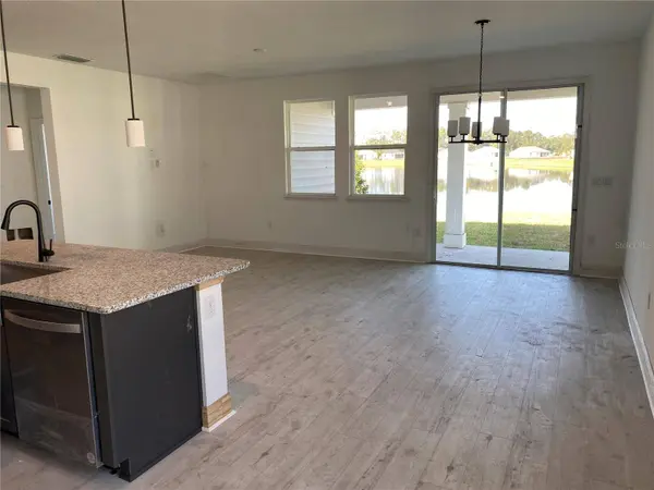 43 E WAVERLY LN, Palm Coast, FL 32164