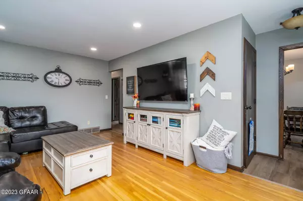 1414 6TH Avenue N, Grand Forks, ND 58203