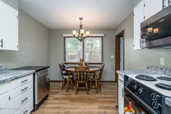 1414 6TH Avenue N, Grand Forks, ND 58203